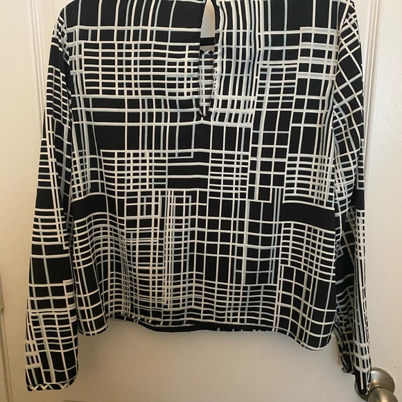 Medium Long Sleeve Banana Republic Blouse - Picture 2 of 3